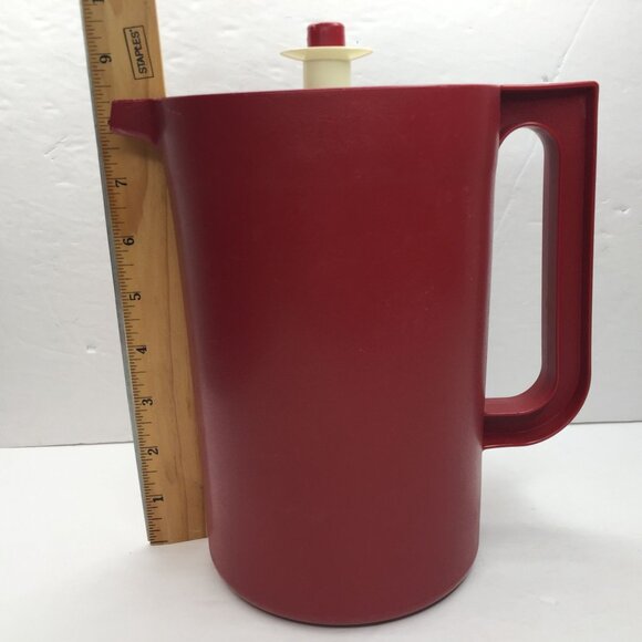 Vintage Tupperware 1.5 Quart Red Pitcher 1676-1 Push Button Seal Lid - Picture 7 of 16